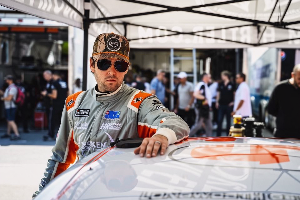 TOP1体育入口 - 从「吐槽王」到赛场新星：Landon Huffman的真实内容与NASCAR Trucks再起航 - TOP1体育 文章配图